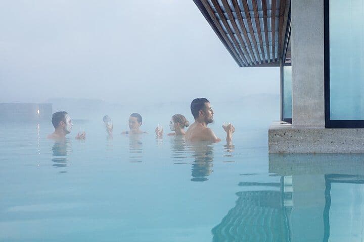 Reykjavík: Private Reykjanes UNESCO Geopark & Blue Lagoon Premium Tour image 3