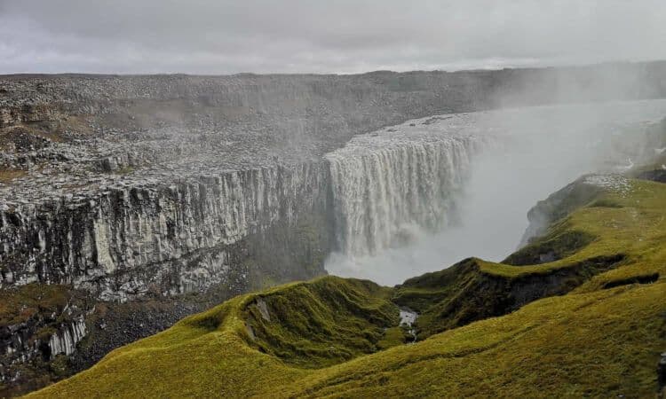 Reykjavík: 6-Day Guided Ring Road Tour with Golden Circle Finale image 4