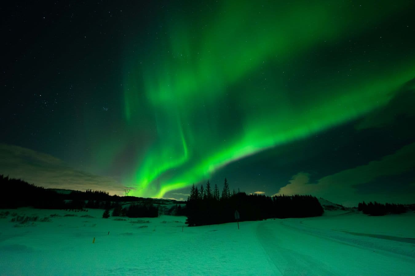 Reykjavík: Private Northern Lights Hunt with Champagne and Chocolates image 5