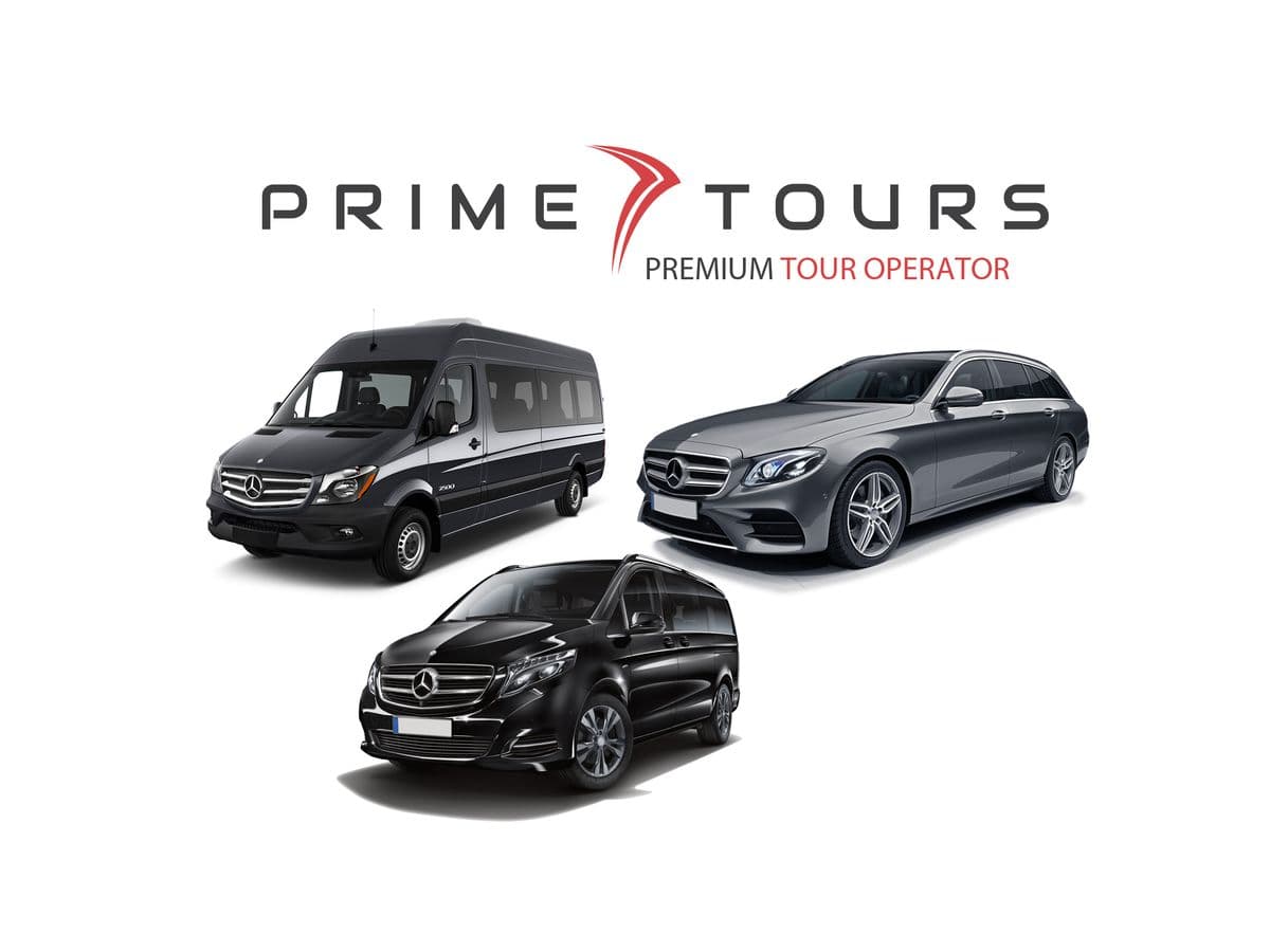 Grindavík: Private Airport Transfer with Blue Lagoon Admission Included image 1