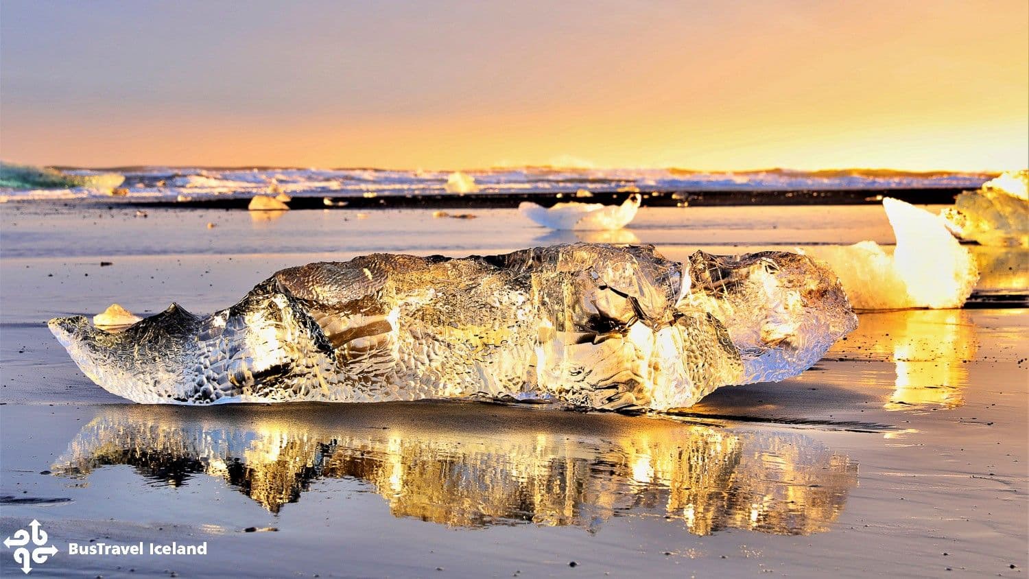 Reykjavík: Jökulsárlón Glacier Lagoon & South Coast Full-Day Tour image 1