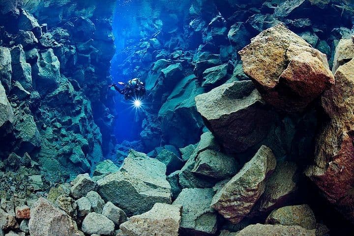 Silfra Fissure Guided Diving Tour in Þingvellir image 2