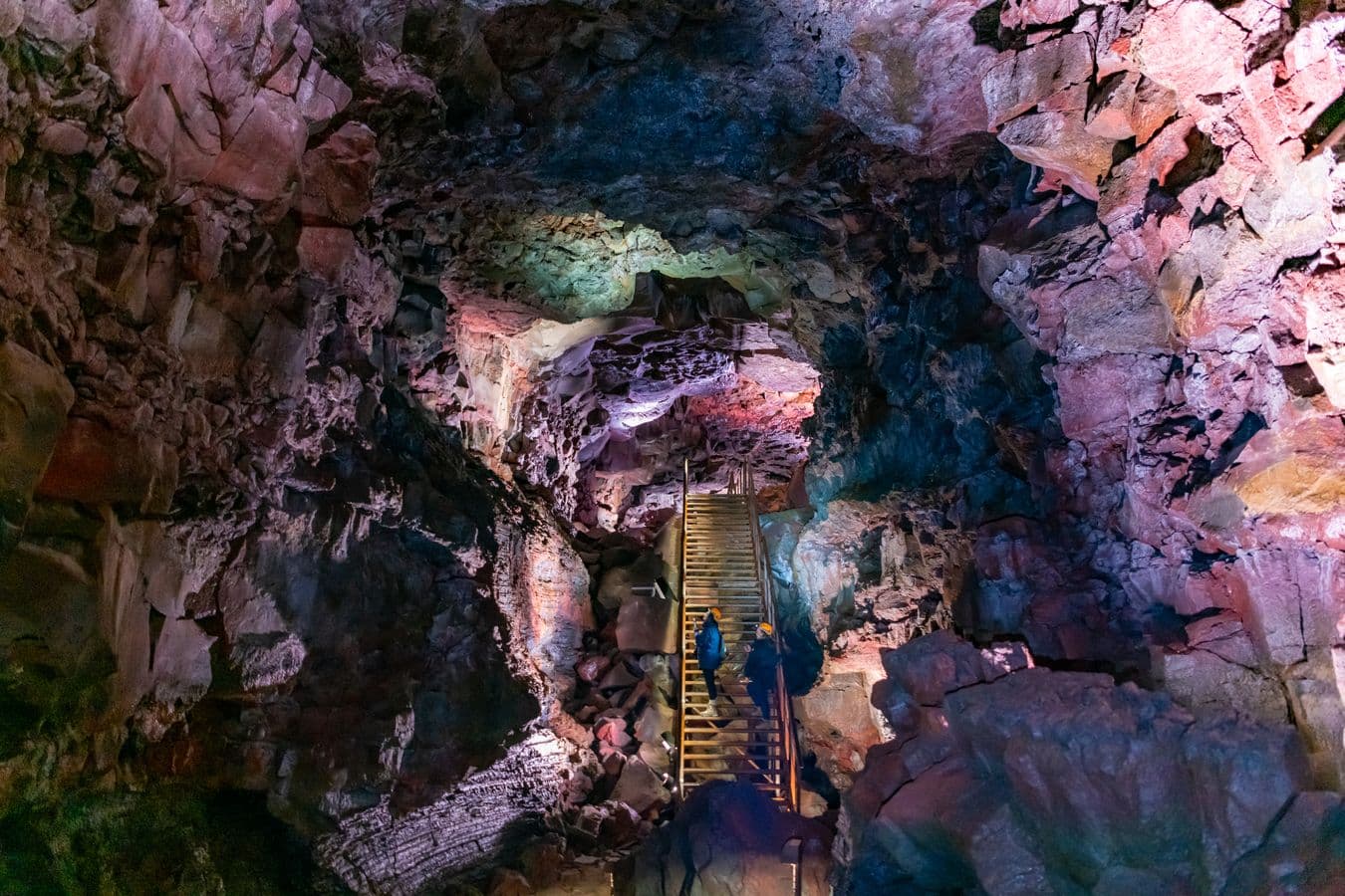 Reykjavík: Raufarhólshellir Lava Tunnel & Northern Lights Small-Group Tour image 4