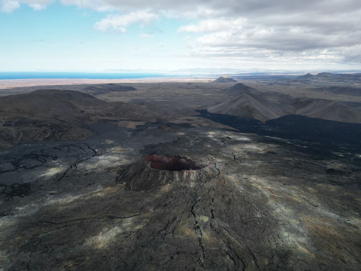 Reykjavík: Reykjanes Peninsula, Volcano & Lava Helicopter Tour image 4