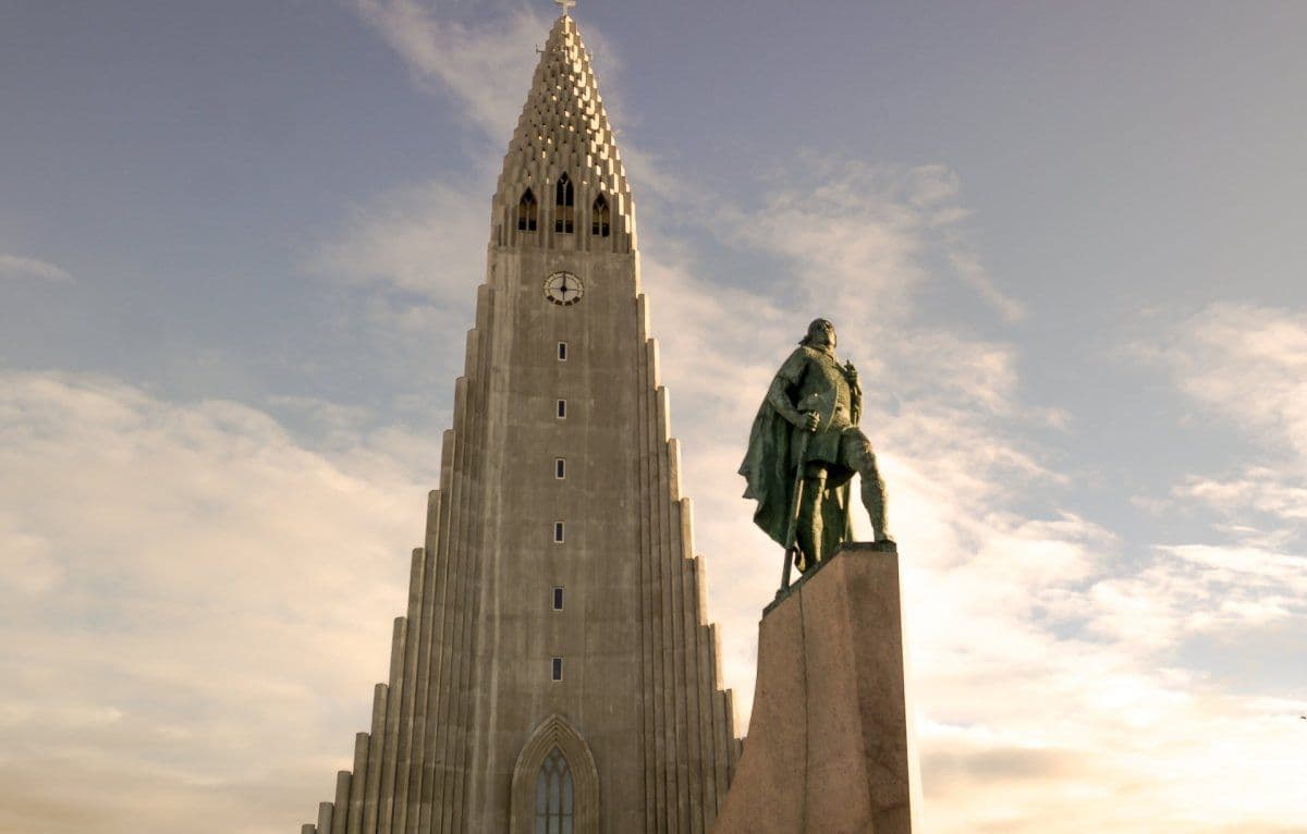 Private Reykjavík City Tour with Blue Lagoon Premium Entrance image 4