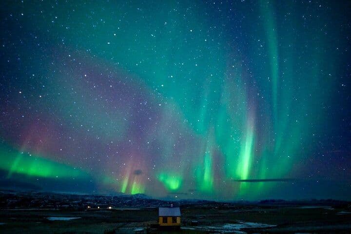 Reykjavík: Northern Lights Small-Group Tour with Hot Cocoa & Free Photos image 5