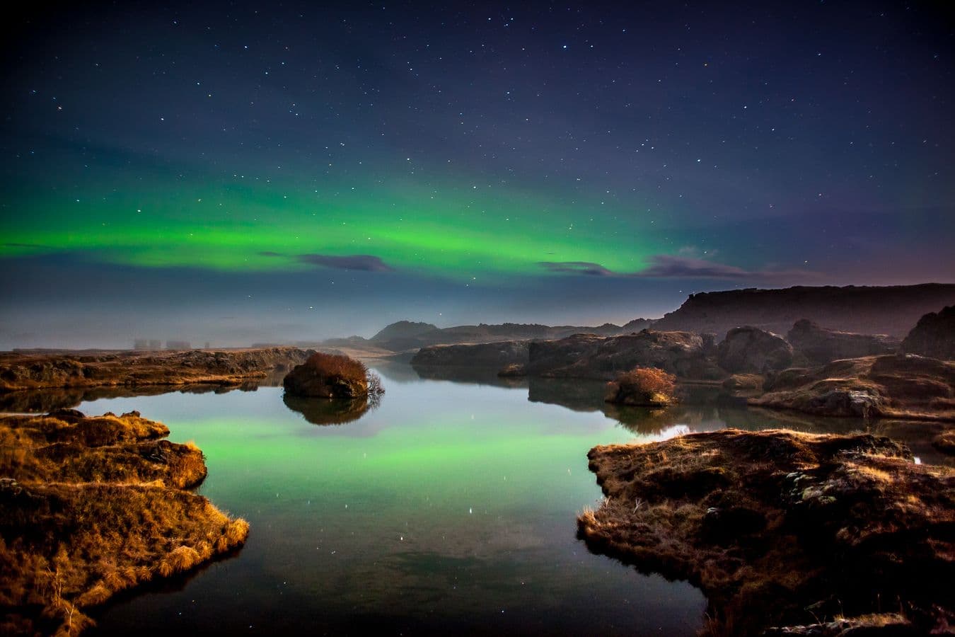 Akureyri: Northern Lights Hunting Bus Tour image 5