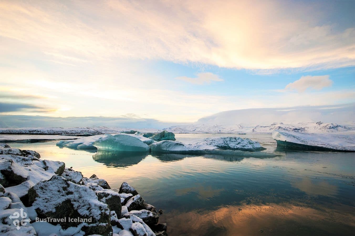 Reykjavík: 3-Day Golden Circle, South Coast & Glacier Lagoon Small-Group Tour image 3