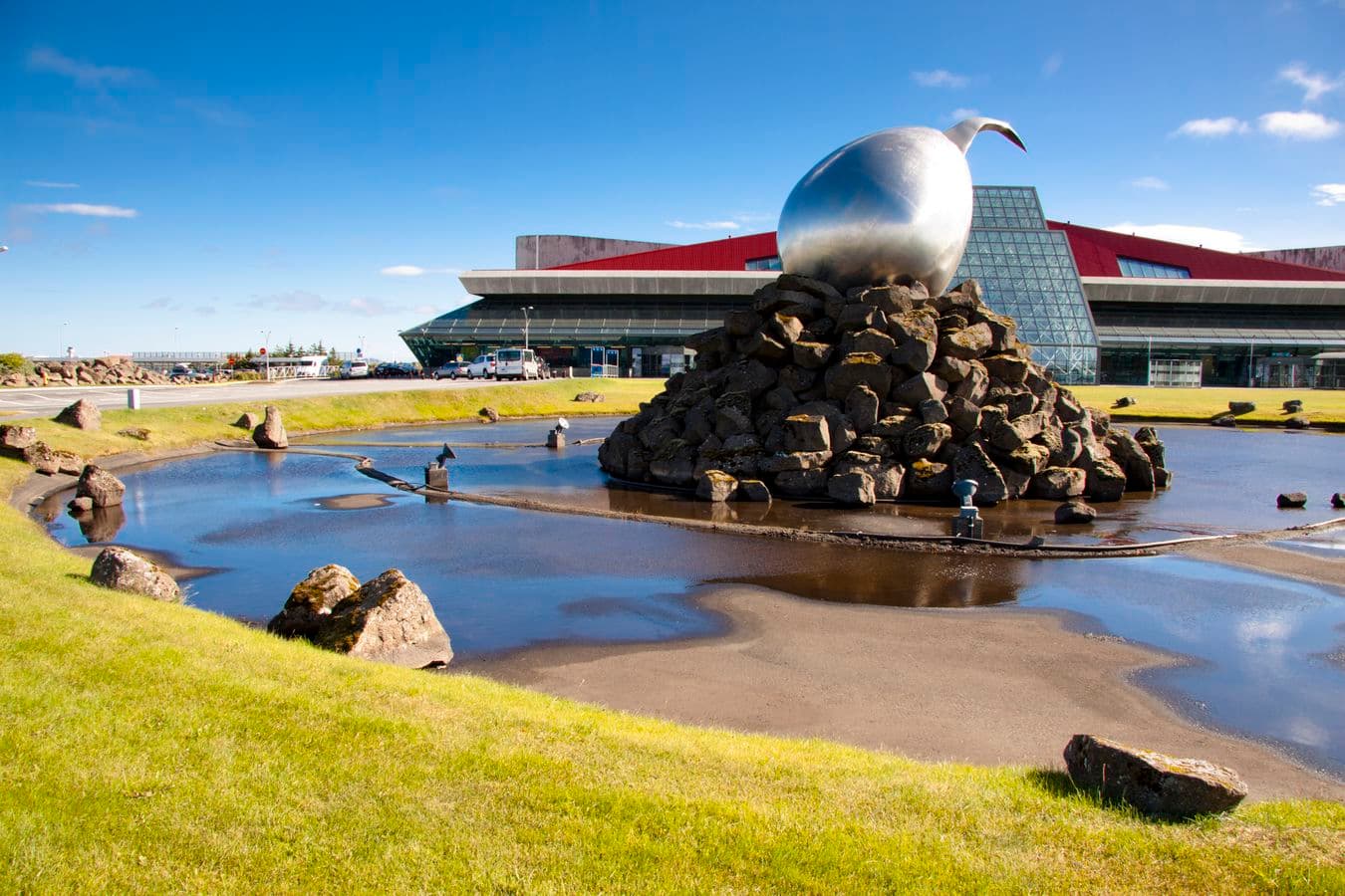 Grindavík: Private Airport Transfer with Blue Lagoon Admission Included image 2