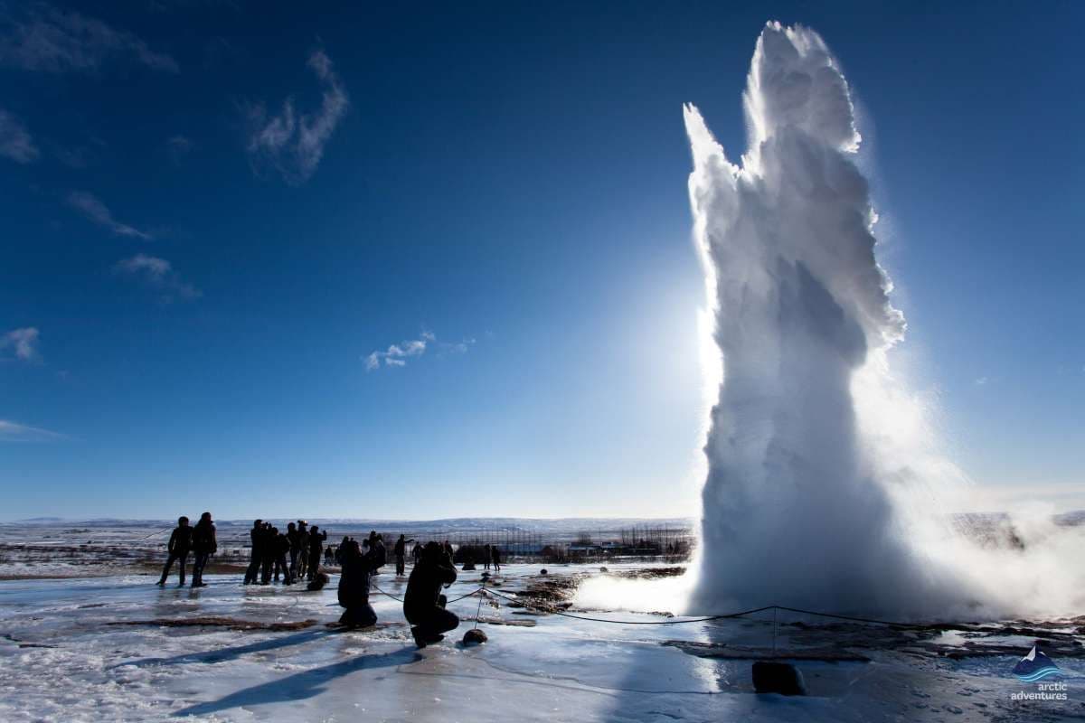 Reykjavík: Golden Circle & Northern Lights Small-Group Combo Tour image 2