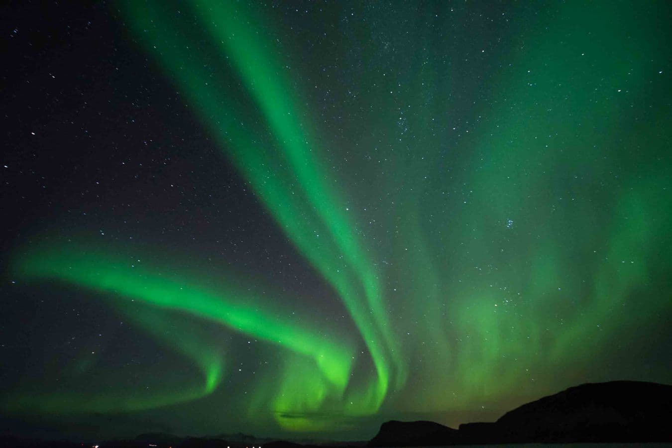 Reykjavík: Private Northern Lights Hunt with Champagne and Chocolates image 1