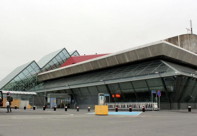 Private Transfer: Reykjavík Capital Area to Keflavík Airport image 4