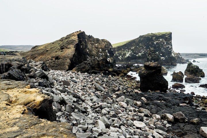 Reykjavík: Reykjanes Peninsula Geology & Hot Springs Day Tour image 3