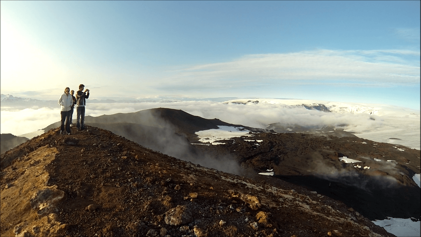 Reykjavík: Private Volcano Helicopter Tour Over Eyjafjallajökull & Fimmvörðuháls image 2