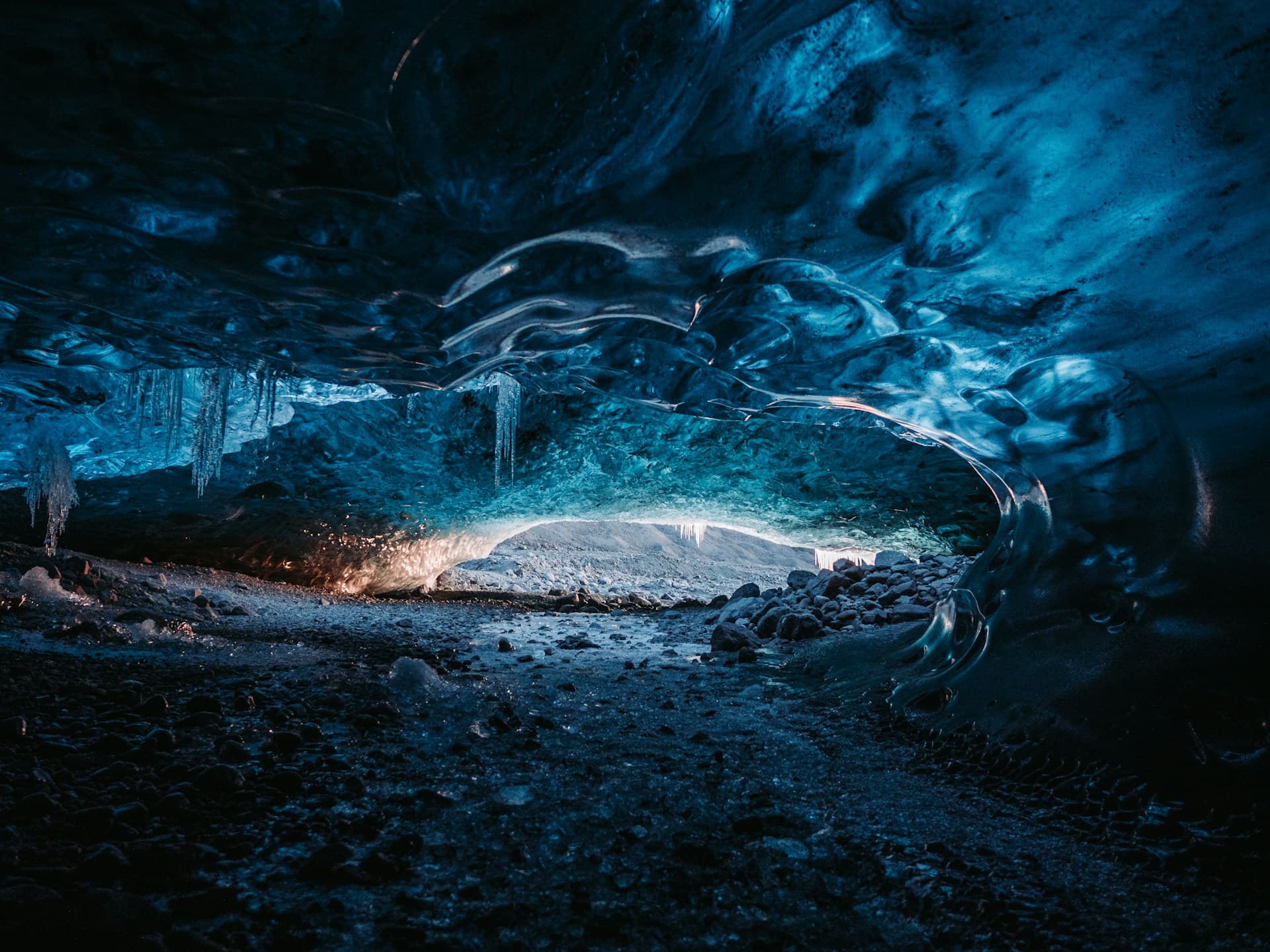 Glacier Hikes vs Ice Caves