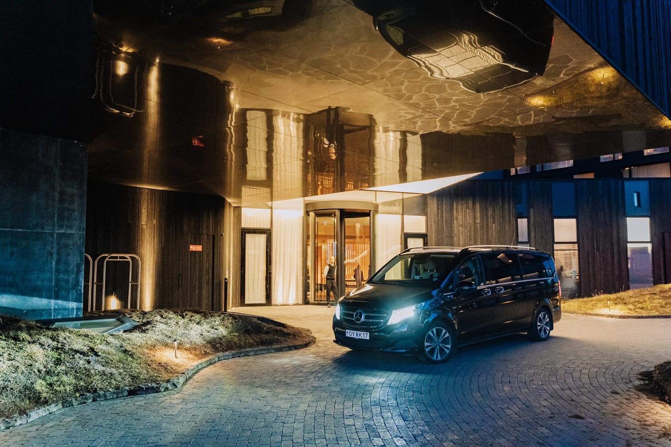 Private Transfer: Reykjavík Capital Area to Keflavík Airport image 1